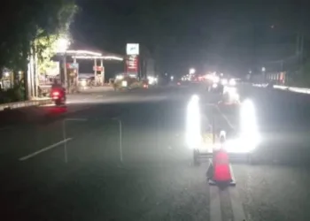 Kecelakaan Berulang di Jalan Pati-Kudus, Dishub Pasang Lampu Darurat 26 POTRET: Jalan Pati-Kudus dipasang lampu darurat LED Striplamp antisipasi kecelakaan, Rabu, 1 Oktober 2025. (Antara/Lingkarjateng.id)