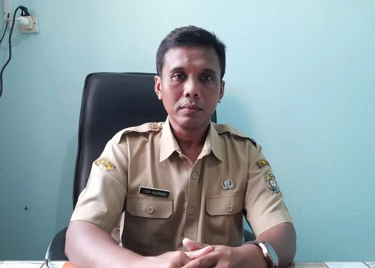 DLH Kendal Awasi Ketat Pengelolaan Limbah B3 Industri dan Fasilitas Kesehatan 25 Kepala Bidang Pengelolaan Persampahan, Limbah B3 dan Pertamanan DLH Kendal, Luqni Kaharudin, saat diwawancarai di ruang kerjanya pada Senin, 27 Oktober 2025. (Anik Kustiani/Lingkarjateng.id)