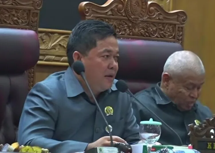 DPRD Pati Gelar Sidang Paripurna Hasil Pansus Hak Angket 31 Oktober 25 Ketua DPRD Pati Ali Badrudin saat memimpin rapat paripurna penyampaian rancangan APBD sementara tahun 2026, Jumat, 24 Oktober 2025. (Lingkar News Network/Lingkarjateng.id)