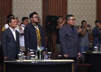 Wakil Ketua DPRD Jawa Tengah, Mohammad Saleh (kanan), menghadiri pengukuhan Perkumpulan Besar Padel Indonesia (PBPI) Jawa Tengah di Hotel Santika Kota Semarang, Rabu, 1 Oktober 2025. (Lingkar Network/Lingkarjateng.id)