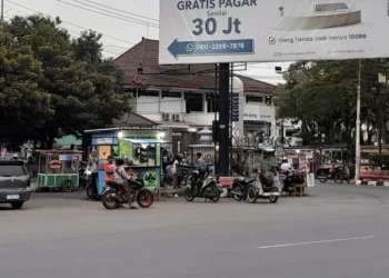 Kondisi PKL di pusat Kota Kendal. (Anik Kustiani/Lingkarjateng.id)