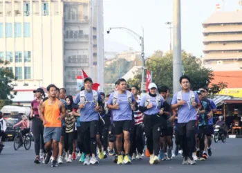 BERLARI: Peserta Jateng Fun Run 8K di Kota Semarang, Senin, 18 Agustus 2025. (Humas Pemprov Jateng/Lingkarjateng.id)