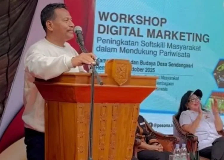 Pemkab Rembang Terbuka Jalin Kolaborasi Dorong Kemajuan Daerah 25 Bupati Rembang, Harno, menyampaikan sambutan dalam acara Workshop Digital Marketing Desa Wisata Sendangasri, Kecamatan Lasem, Kabupaten Rembang pada Sabtu, 4 Oktober 2025. (Humas Pemkab Rembang/Lingkarjateng.id)