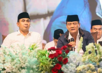 Gubernur Jawa Tengah Ahmad Luthfi dan Wakil Gubernur Taj Yasin saat acara Jateng Bersholawat dalam rangka peringatan Hari Santri Nasional (HSN) di Alun-alun Kabupaten Kudus, Selasa, 21 Oktober 2025 malam. (Humas Pemprov Jateng/Lingkarjateng.id)