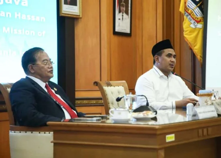 Pemprov Jateng Sambut Kolaborasi Kamboja di Sektor Pendidikan-Pertanian 25 Wakil Gubernur Jawa Tengah, Taj Yasin (kanan) bersama delegasi Kerajaan Kamboja di Semarang, Rabu 22 Oktober 2025. (Humas Pemprov Jateng/Lingkarjateng.id)