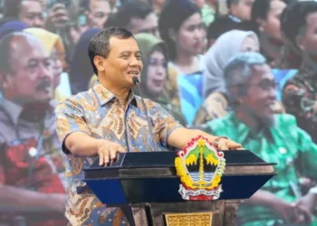 Gubernur Jawa Tengah, Ahmad Luthfi, saat acara Akad Massal KUR bagi 800.000 pelaku UMKM se-Indonesia, yang dipusatkan di Surabaya, Jawa Timur, Selasa, 21 Oktober 2025. (Humas Pemprov Jateng/Lingkarjateng.id)