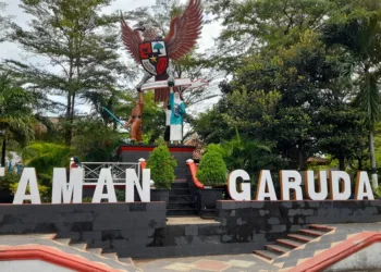 RTH Taman Garuda Kendal Jadi Jujugan Warga untuk Bersantai dan Buru Kuliner 30 RTH Taman Garuda di Kabupaten Kendal. (Anik Kustiani/Lingkarjateng.id)