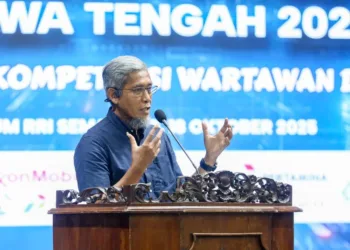 Sekda Jateng Ajak PWI Ciptakan Kondusivitas Lewat Berita Akurat 25 Sekda Jawa Tengah, Sumarno, saat menghadiri Konferensi Provinsi PWI Jawa Tengah 2025 di Auditorium Radio Republik Indonesia (RRI) Semarang, Sabtu, 18 Oktober 2025. (Humas Pemprov Jateng/Lingkarjateng.id)