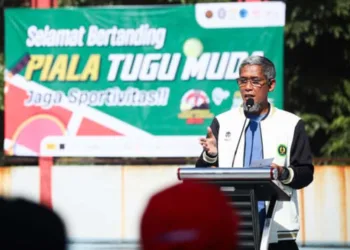 Sekda Jawa Tengah, Sumarno, membuka Kejurnas Tenis Piala Tugu Muda 2025 di Lapangan Tri Lomba Juang, Kota Semarang, Senin, 13 Oktober 2025. (Humas Pemprov Jateng/Lingkarjateng.id)