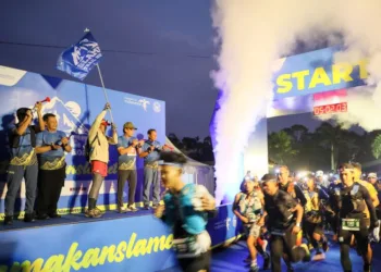 Sekda Jawa Tengah, Sumarno, saat melepas peserta Slamet Trail Run 2025 di D’las, Desa Serang, Kecamatan Karangreja, Kabupaten Purbalingga, Minggu pagi, 19 Oktober 2025. (Humas Pemprov Jateng/Lingkarjateng.id)