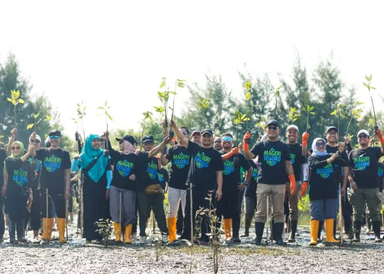 Tanam Mangrove Serentak Gubernur Jateng Aksi Nyata Jaga Alam1