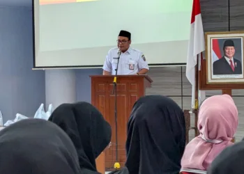 Wakil Bupati Rembang, M. Hanies Cholil Barro', memberi arahan dalam Rapat Koordinasi Satgas MBG, Selasa, 8 Oktober 2025. (Lingkar Network/Lingkarjateng.id)