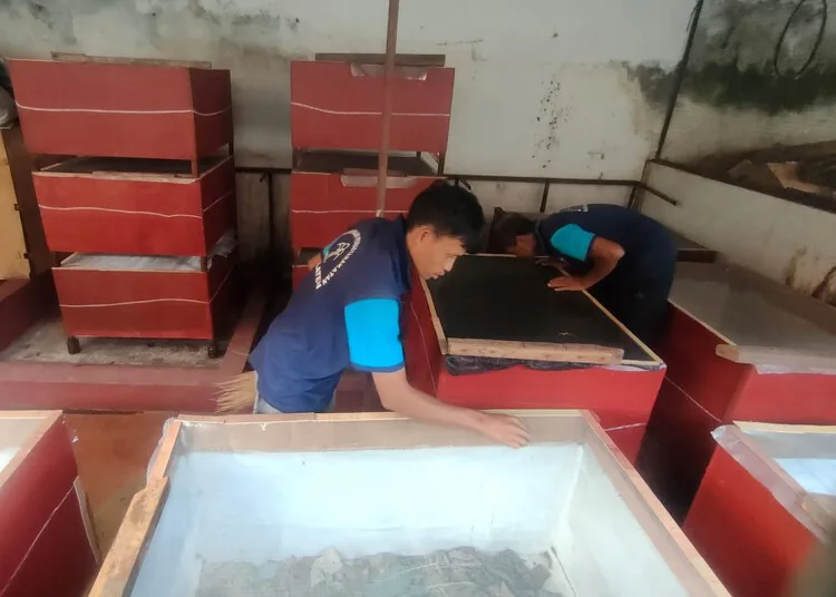 Warga Binaan Lapas Kelas IIB Klaten Dilatih Budi Daya Jangkrik 25 Warga binaan Lapas Kelas IIB Klaten saat mengikuti pelatihan budi daya jangkrik pada Selasa, 14 Oktober 2025. (Humas Kanwil Ditjenpas Jateng/Lingkarjateng.id)