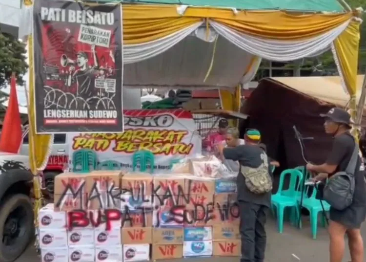 Sidang Paripurna Pansus Hak Angket, Polresta Pati Minta Warga Patuhi Hukum 25 Posko Aliansi Masyarakat Pati Bersatu (AMPB) menerima banyak donasi jelang Sidang Paripurna Pansus Hak Angket, Rabu, 29 Oktober 2025. (Lingkar Network)