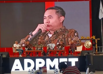 PT BPE: Permen ESDM 14/2025 Picu Munculnya Banyak Sumur Minyak Baru di Blora 28 Direktur utama BPE, Giri Nur Baskoro, saat menjadi narasumber di Rapat Kerja Nasional ADPMET 2025 dan Sosialisasi Hasil Munas V di Kampus PEM Akamigas, Cepu, Blora, Kamis, 16 Oktober 2025. (Eko Wicaksono/Lingkarjateng.id)