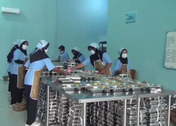 Penyiapan makanan program MBG di salah satu dapur SPPG di Demak. (M Burhanuddin Aslam/Lingkarjateng.id)