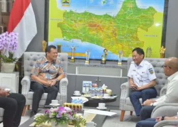 Direktur Utama PT KAI Bobby Rasyidin saat beraudiensi dengan Gubernur Jawa Tengah Ahmad Luthfi di  Kantor Gubernur pada Selasa, 21 Oktober 2025. (Humas Pemprov Jateng)