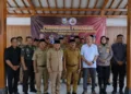 Pemangkasan TKD 2026 Ancam DD, Hamong Projo Kabupaten Semarang Angkat Bicara 29 Ketua dan Pengurus Hamong Projo berfoto bersama Bupati Semarang dan jajaran Forkopimda Kabupaten Semarang. (Hesty Imaniar/Lingkarjateng.id)