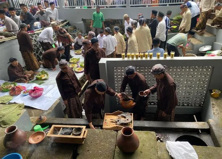 Guyang Cekathak Kudus Ditetapkan Sebagai Warisan Budaya Tak Benda Nasional 25 Tradisi Guyang Cekathak, Colo Dawe, Kudus. (Mohammad Fahtur Rohman/Lingkarjateng.id)
