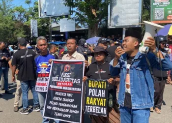 Aksi Solidaritas Tolak Premanisme dan kekerasan yang berlangsung di Alun-Alun Kecamatan Tayu, Pati, Senin, 6 Oktober 2025. (M Fahtur Rohman/Lingkarjateng.id)