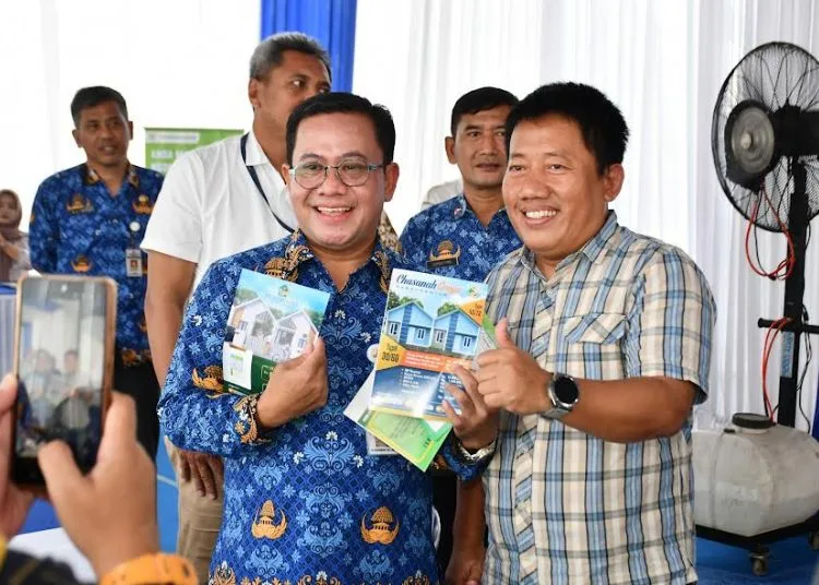 399 ASN Kabupaten Pekalongan Berpeluang Dapat Program KPR Subsidi 25 Wakil Bupati Pekalongan Sukirman membuka sosialisasi Program KPR-FLPP bagi ASN di Aula Setda Kabupaten Pekalongan, Jumat, 17 Oktober 2025. (Fahri Akbar/Lingkarjateng.id)