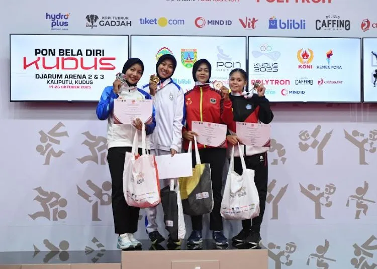 Jateng Kuasai Medali Sambo dan Pencak Silat PON Bela Diri 2025 25 Atlet asal Jateng ikut meraih medali pada cabor pencak silat PON Bela Diri Kudus 2025 di Djarum Arena Kaliputu, Kudus, Selasa, 21 Oktober 2025. (Nisa Hafizhotus S/Lingkarjateng.id)
