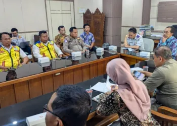 Kepala Dinas Perhubungan Kabupaten Rembang menghadiri rapat koordinasi lintas sektor membahas rencana pelaksanaan CFD di Jalan Pemuda, Selasa, 14 Oktober 2025. (Muhammad Faalih/Lingkarjateng.id)
