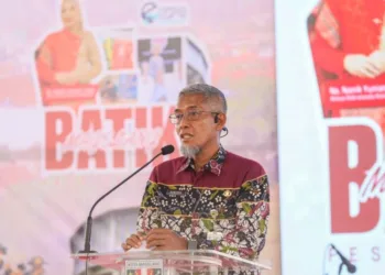 Sekda Jateng Sumarno mewakiliki Gubernur Ahmad Luthfi saat membuka event Magelang Batik Festival 2025, Rabu, 22 Oktober 2025. (Humas Pemprov Jateng/Lingkarjateng.id)
