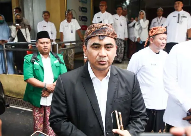 Wagub Jateng Dorong Peranan Santri Wujudkan Swasembada Pangan 25 Wakil Gubernur Jawa Tengah, Taj Yasin diwawancara di sela kegiatan peringatan Hari Santri Nasional di Kudus, Rabu 22 Oktober 2025. (Humas Pemprov Jateng/Lingkarjateng.id)