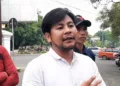 AMPB Tempuh Jalur Rekonsiliasi Bebaskan Botok dan Teguh 29 Salah satu kuasa hukum Aliansi Masyarakat Pati Bersatu (AMPB), Kristoni Duha, saat dimintai keterangan usai audiensi di Polda Jateng pada Selasa, 4 November 2025. (Lingkar Network)