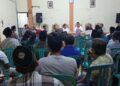 Kegiatan musyawarah Dinas Soosial Kudus bersama warga Desa Tergo, Kecamatan Dawe di balai desa setempat, Kamis, 27 November 2025 malam. (Nisa Hafizhotus Syarifa/Lingkarjateng.id)