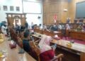 Aktivis Pati Temui DPRD Minta Bantu Rekonsiliasi 2 Pentolan AMPB 26 AUDIENSI: Suasana audiensi Gabungan Aktivis Pati (GAP) bersama Dewan Perwakilan Rakyat Daerah Kabupaten Pati pada Rabu, 19 November 2025. (Lingkarnews Network)