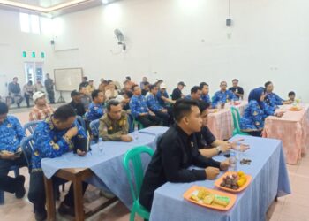 Jajaran DPRD Pati bersama stakeholder terkait menggelar audiensi bersama warga terkait polemik rencana pembangunan RS Bhayangkara di Balai Desa Tambahmulyo, Kecamatan Jakenan, Kabupaten Pati, Senin, 10 November 2025. (Lingkarnews Network/Lingkarjateng.id)