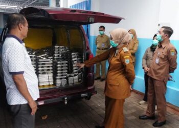 MONITORING: Wakil Wali Kota Salatiga Nina Agustin meninjau pelaksanaan operasional SPPG di Kauman Kidul, Kecamatan Sidorejo, belum lama ini. (Dok.Prokompim Setda Salatiga/Lingkarjateng.id)