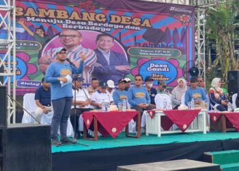 Bupati Batang, M. Faiz Kurniawan, saat melaksanakan program Sambang Desa di Desa Candi, Kecamatan Bandar, Kabupaten Batang, Selasa, 11 November 2025. (Humas Pemkab Batang/Lingkarjateng.id)