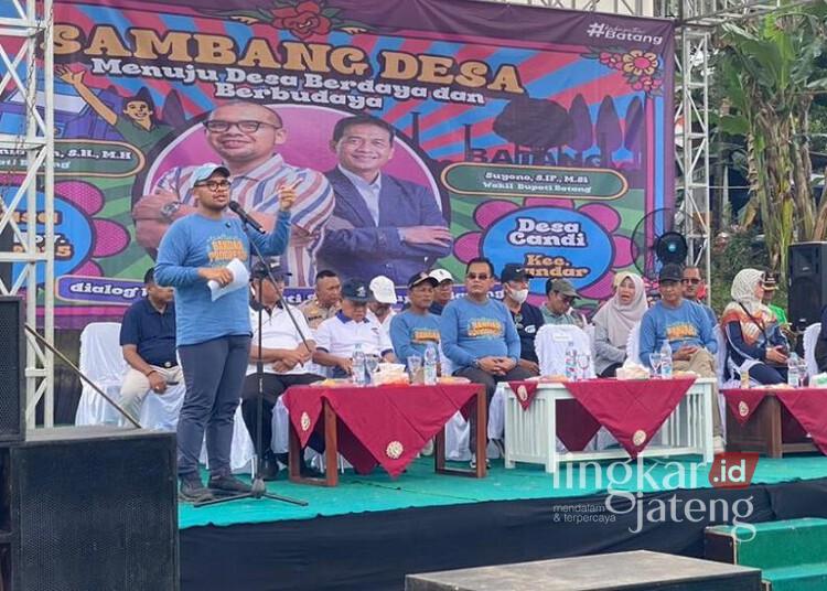 Bupati Batang Respons Keluhan soal Minimnya Peluang Kerja Pria di Kawasan Industri 25 Bupati Batang, M. Faiz Kurniawan, saat melaksanakan program Sambang Desa di Desa Candi, Kecamatan Bandar, Kabupaten Batang, Selasa, 11 November 2025. (Humas Pemkab Batang/Lingkarjateng.id)