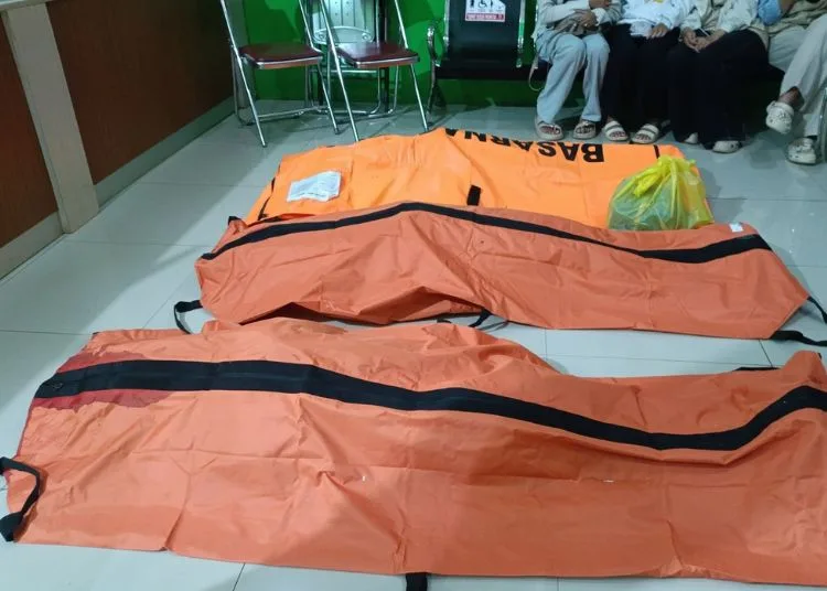 Tiga korban hanyut ditemukan meninggal di di Sungai Genting Jolinggo, Desa Getas, Kecamatan Singorojo, Kabupaten Kendal pada Selasa, 4 November 2025. (Basarnas Jateng/Lingkarjateng.id)