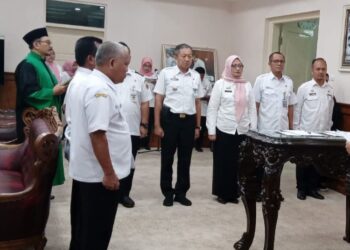 Bupati Pati Lantik 5 Kepala OPD, Ada Sriyatun hingga Luky Pratugas 33 Bupati Pati Sudewo melantik lima kepala organisasi perangkat daerah (OOPD) yang lolos seleksi pejabat pimpinan tinggi pratama di Pendopo Kabupaten Pati pada Rabu, 12 November 2025. (Lingkarnews Network)
