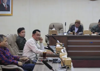 Komisi C DPRD Kabupaten Semarang saat menggelar audiensi soal pencemaran Sungai Gede Bawen, di Kantor DPRD Kabupaten Semarang, Ungaran, Rabu, 5 November 2025. (Humas DPRD Kabupaten Semarang/Lingkarjateng.id)