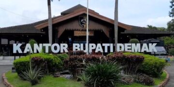 Demak Efisiensi 30 Persen Belanja Daerah Imbas Pemangkasan TKD 2026 11 POTRET: Tampak depan Pendopo Kabupaten Demak. (M. Burhanuddin/Lingkarjateng.id)