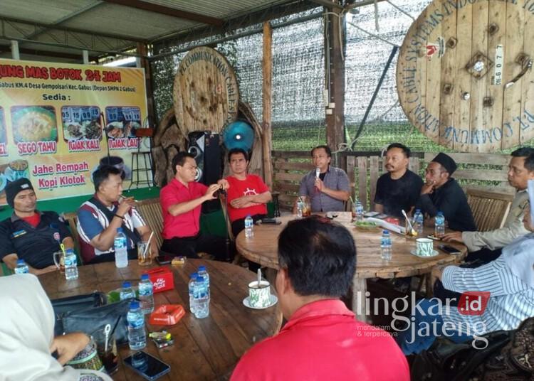 Botok dan Teguh AMPB Masih Ditahan, Ketum GJL Kawal Upaya Rekonsiliasi 25 Diskusi upaya pembebasan Teguh dan Botok AMPB di WK Gabus, Sabtu, 15 November 2025. (Lingkarnews Network/Lingkarjateng.id)