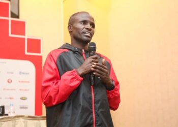 Pelari asal Kenya, Edwin Cheruiyot Soi, peraih medali perunggu nomor 5.000 meter pada Olimpiade Beijing 2008, mengikuti konferensi pers Bank Jateng Borobudur Marathon 2025 di Hotel Artos, Kabupaten Magelang, Sabtu sore, 15 November 2025. (Humas Pemprov Jateng/Lingkarjateng.id)