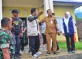 Waspada Bencana Susulan, Gubernur Jateng Kebut Evakuasi Korban Longsor Banjarnegara 29 Gubernur Jawa Tengah Ahmad Luthfi meninjau lokasi longsor di Dusun Situkung, Desa Pandanarum, Kecamatan Pandanarum, Banjarnegara, Senin, 17 November 2025. (Humas Pemprov Jateng/Lingkarjateng.id)