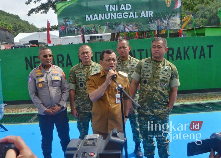 Gubernur Jawa Tengah Ahmad Luthfi menghadiri peresmian Pompa Hidraulic Ram (Hidram) TNI Manunggal Air Pertanian di Desa Tambaknegara, Kecamatan Rawalo, Banyumas, Kamis, 13 November 2025. (Humas Pemprov Jateng)