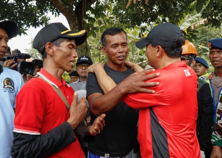 Gubernur Jateng Temui Korban Longsor di Cilacap 26 Gubernur Jateng Temui Korban Longsor di Cilacap1