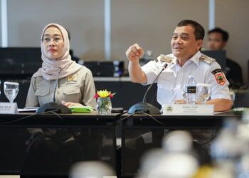Gubernur Jawa Tengah (Jateng) Ahmad Luthfi menerima kunjungan kerja Komisi VI DPR RI di Hotel Gumaya, Kota Semarang, Rabu, 12 November 2025. (Humas Pemprov Jateng/Lingkarjateng.id)