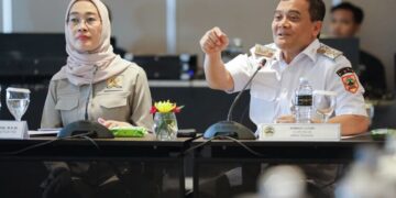 Gubernur Jateng Dorong RUU Perlindungan Konsumen Segera Disahkan 17 Gubernur Jawa Tengah (Jateng) Ahmad Luthfi menerima kunjungan kerja Komisi VI DPR RI di Hotel Gumaya, Kota Semarang, Rabu, 12 November 2025. (Humas Pemprov Jateng/Lingkarjateng.id)