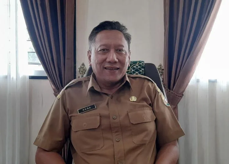 Jaga Ekosistem Tetap Aman, DLH Kendal Awasi Operasional Tambang 25 Sekretaris Dinas Lingkungan Hidup (DLH) Kabupaten Kendal, Syaiful Huda saat diwawancarai di ruang kerjanya, Senin, 3 November 2025. (Anik Kustiani/Lingkarjateng.id)