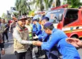 Jelang Musim Hujan, Pemkab Kudus Perkuat Kesiapsiagaan Bencana 28 Bupati Kudus Sam’ani Intakoris saat meninjau kelengkapan alat BPBD dalam Apel Kesiapsiagaan Penanggulangan Bencana Kabupaten Kudus Tahun 2025 di Alun-Alun Simpang Tujuh Kudus, Selasa, 4 November 2025. (Nisa Hafizhotus Syarifa/Lingkarjateng.id)