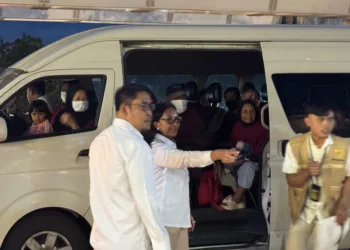 Direktorat Jenderal Pemberdayaan Kementerian Pelindungan Pekerja Migran Indonesia (KP2MI) menjemput kedatangan 15 Pekerja Migran Indonesia Bermasalah asal Penang, Malaysia, di Terminal 2 Bandara Soekarno-Hatta (Soetta), Rabu, 5 November 2025. (Humas KP2MI/Lingkarjateng.id)